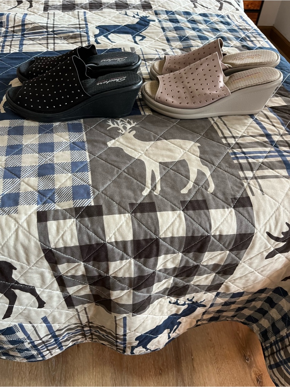 (2) NWOT BUNDLE SKECHERS WEDGES SIZE 8 2 INCH HEELS